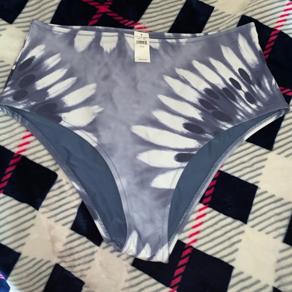 American Eagle tie dye high waisted bottoms